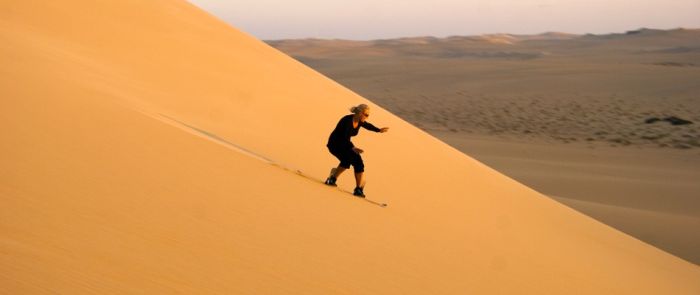 Sandboarding, Oman