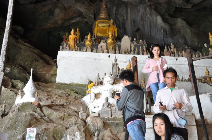  Pak Ou caves, Laos