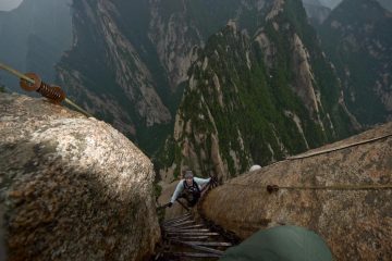 Huashan extreme hikes