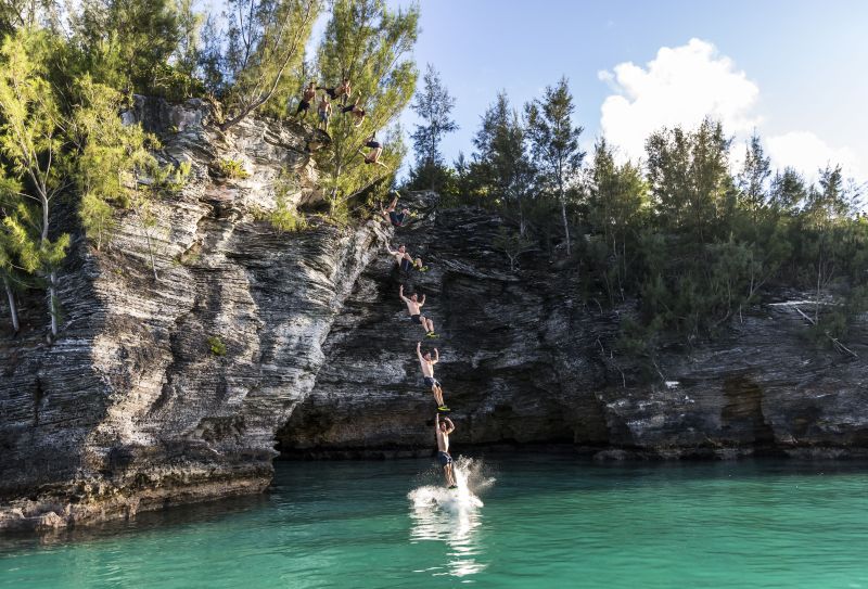 Cliff jumping in Bermuda