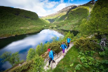 Hiking Aurlandsdalen in Norway