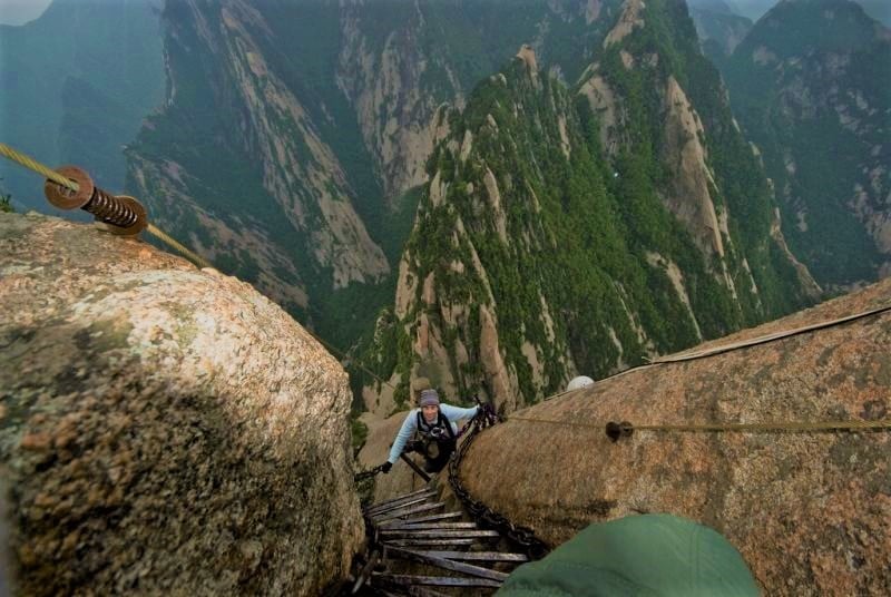 How Easy or Difficult it is to Climb the Steep Staircase of the Steepest  Mountain in HuaShan, China?