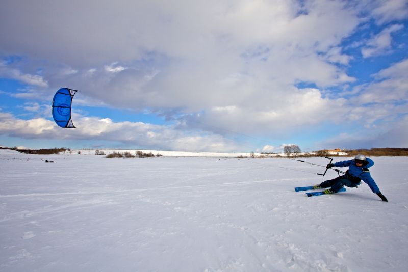 Snow kiting