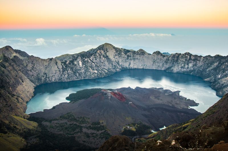 mount rinjani best hikes outside of europe