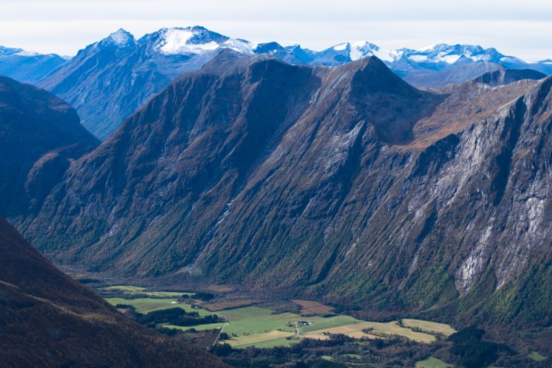 romsdalseggen ridge - best ridge walks