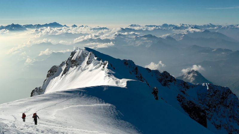 hikers how to climb Mont Blanc