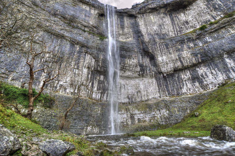 malham cove best yorkshire dales wallks