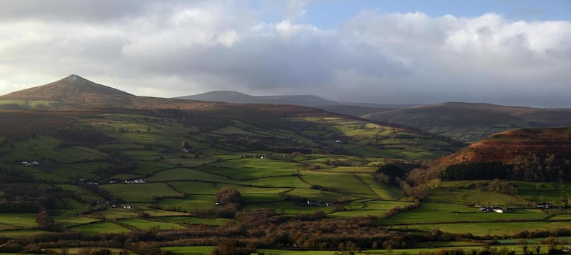 sugarloaf mountain brecon beacons walks