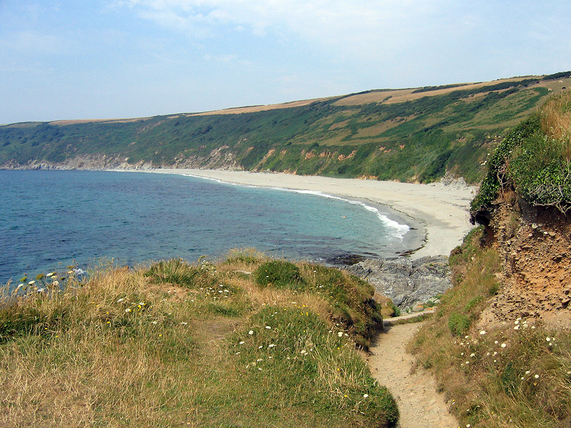 Beach near Gorran Haven on one of the best circular walks in cornwall