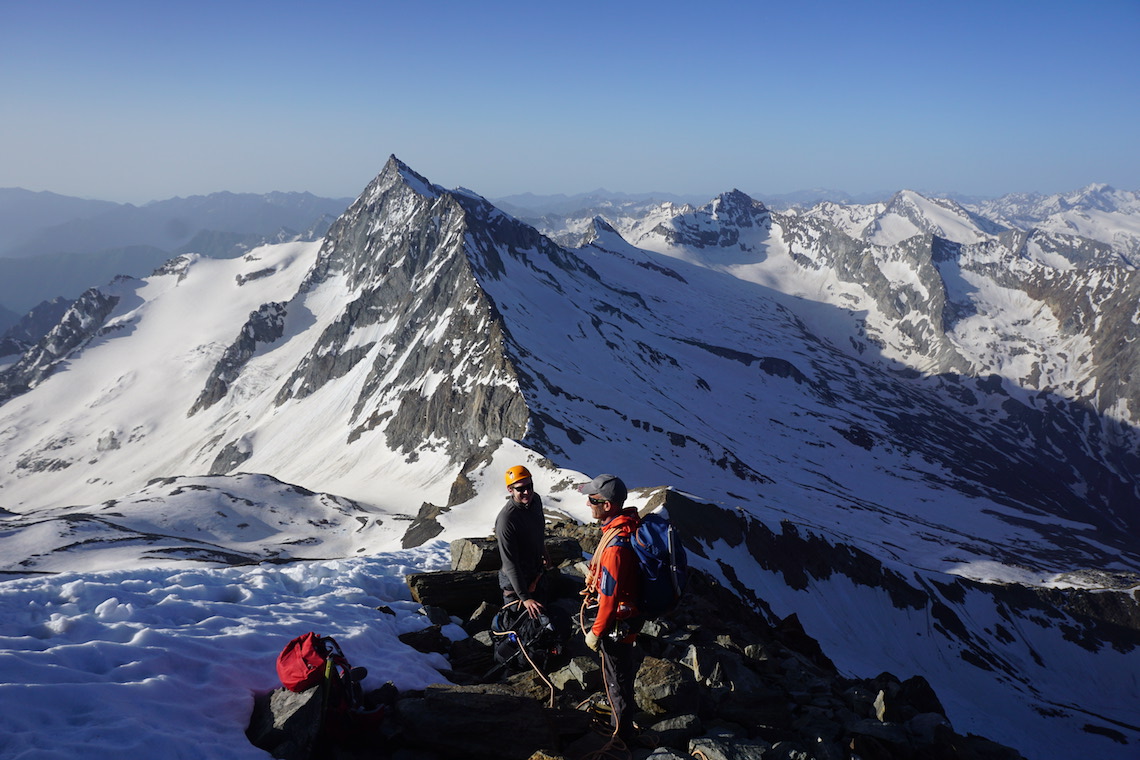 Weismeis, one of the easiest 4,000m peaks to climb for beginners