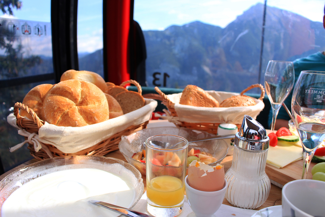 Gondola Breakfast in Zugspitze Tiroler Arena