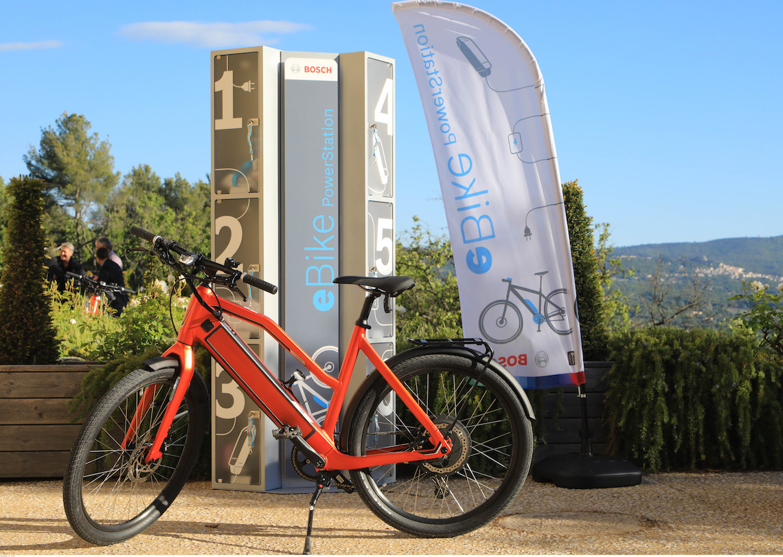 E-bike charging station