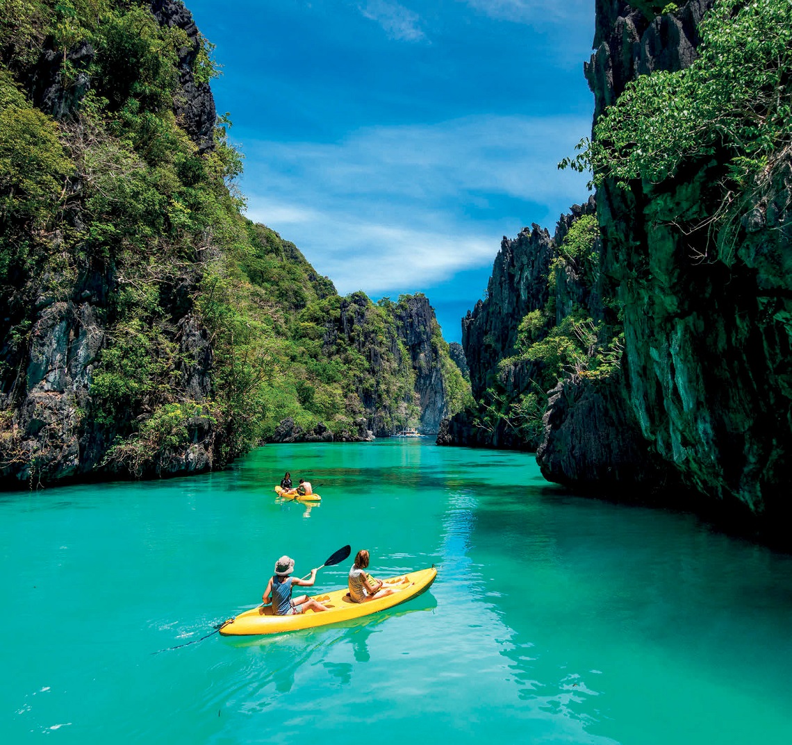 Beautiful waters around El Nido