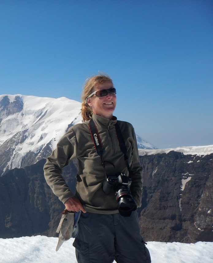 Genevieve Leaper on the crater, Tolbachik volcano, Kamchatka