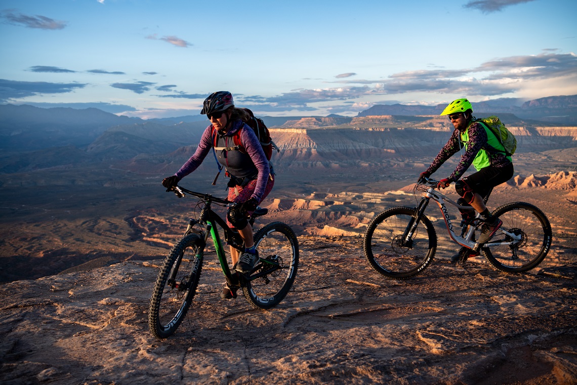 Riding-the-desert-rock-of-Gooseberry-Mesa