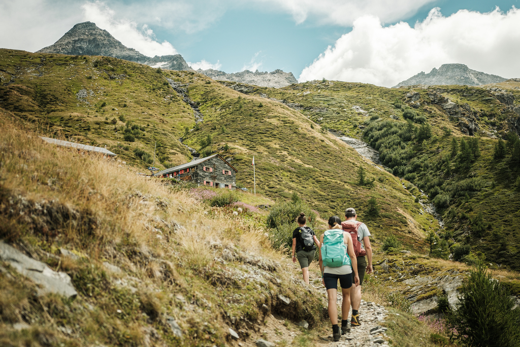 Two hikers in Bortelhutte